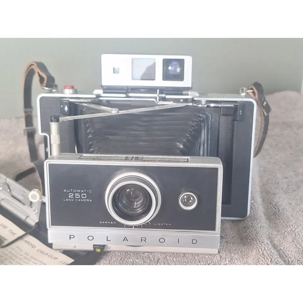 Polaroid Automatic 250 Land Camera w/ Cold Clip 193 Case Vintage - Very Nice